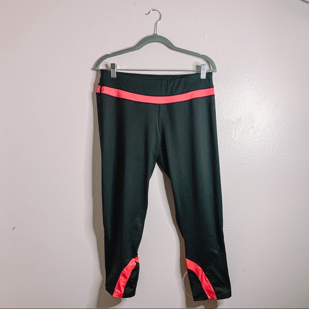 Central Park Athletic Workout Capri Leggings